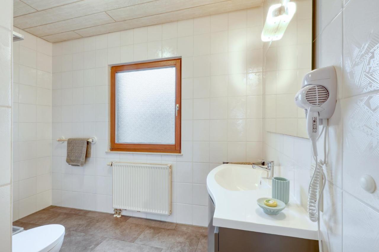 Seepark Kirchheim Ferienhaus Bei Diane Mit Sauna Екстериор снимка